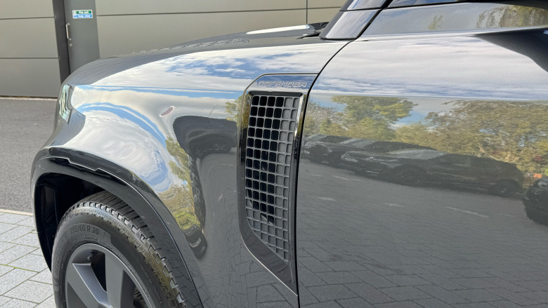 Land Rover Defender 3.0 D250 X-Dynamic HSE 90 3dr Auto Diesel Estate